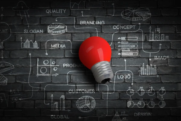 Light bulb surrounded by sticky notes containing tips and ideas.