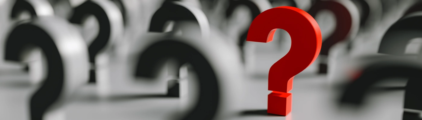 red-question-mark-row-black-question-marks